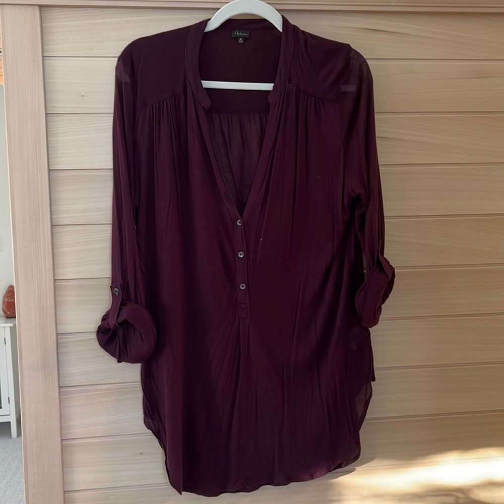 Aritzia Tulula - v-neck button top- medium